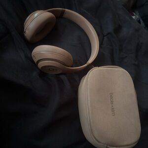 Beats by Dre Tan Wireless Headphones with Case